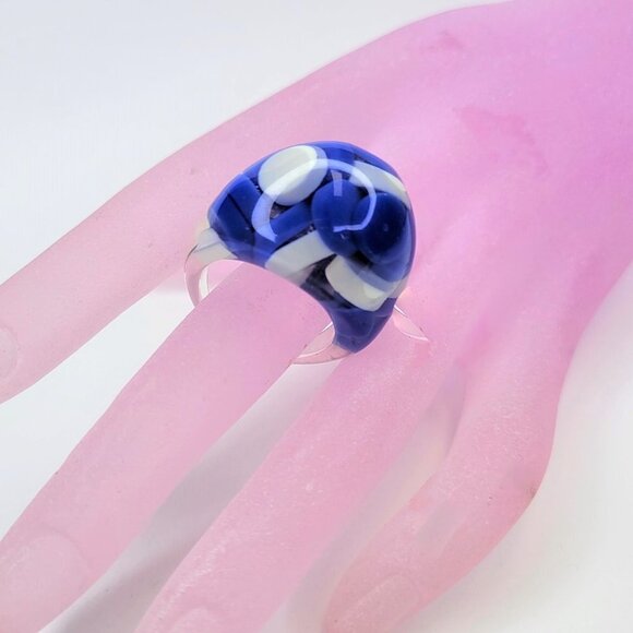 Chunky Oval Shape Resin Ring With Blue and White Pill Beads Lucite Large Ring - Picture 2 of 9